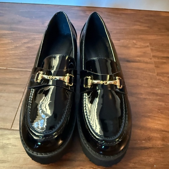 Princess Polly Black Patent Leather Loafers with Gold Accent-Size 7 like new! - Picture 2 of 16